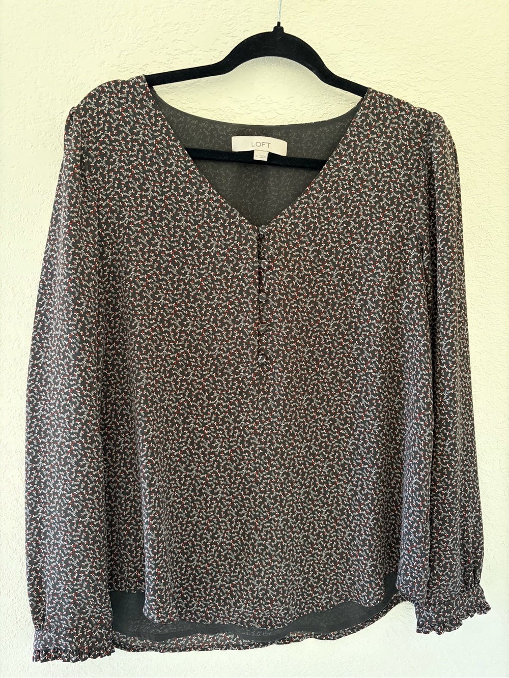 LOFT Gray Floral V-Neck Long Sleeve Blouse Sz M